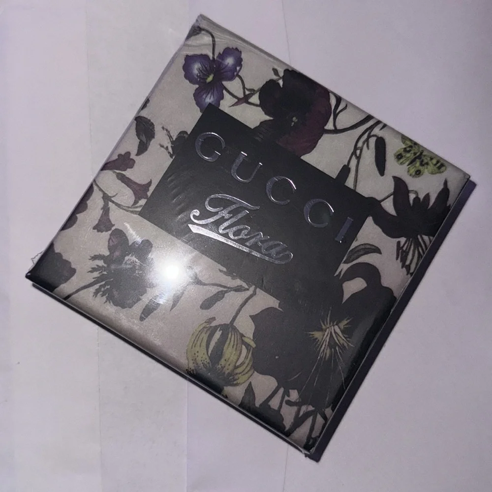 NEW Sealed authentic Gucci Gold Flora compact mirror - Picture 3 of 8